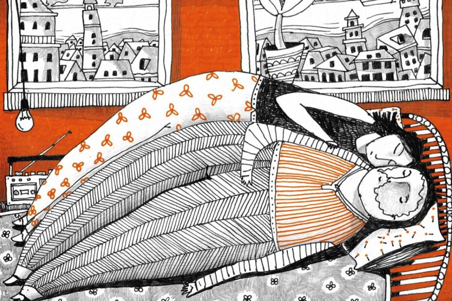 Zeichnung in Schwarz-Weiß, Graustufen und Orange. Ein Paar liegt aneinander gekuschelt im Bett, mit geschlossenen Augen. Von der Decke hängt eine Glühbirne. Darunter ein Kassettenrekorder. Im Hintergrund große Fenster mit den Dächern einer Stadt.
